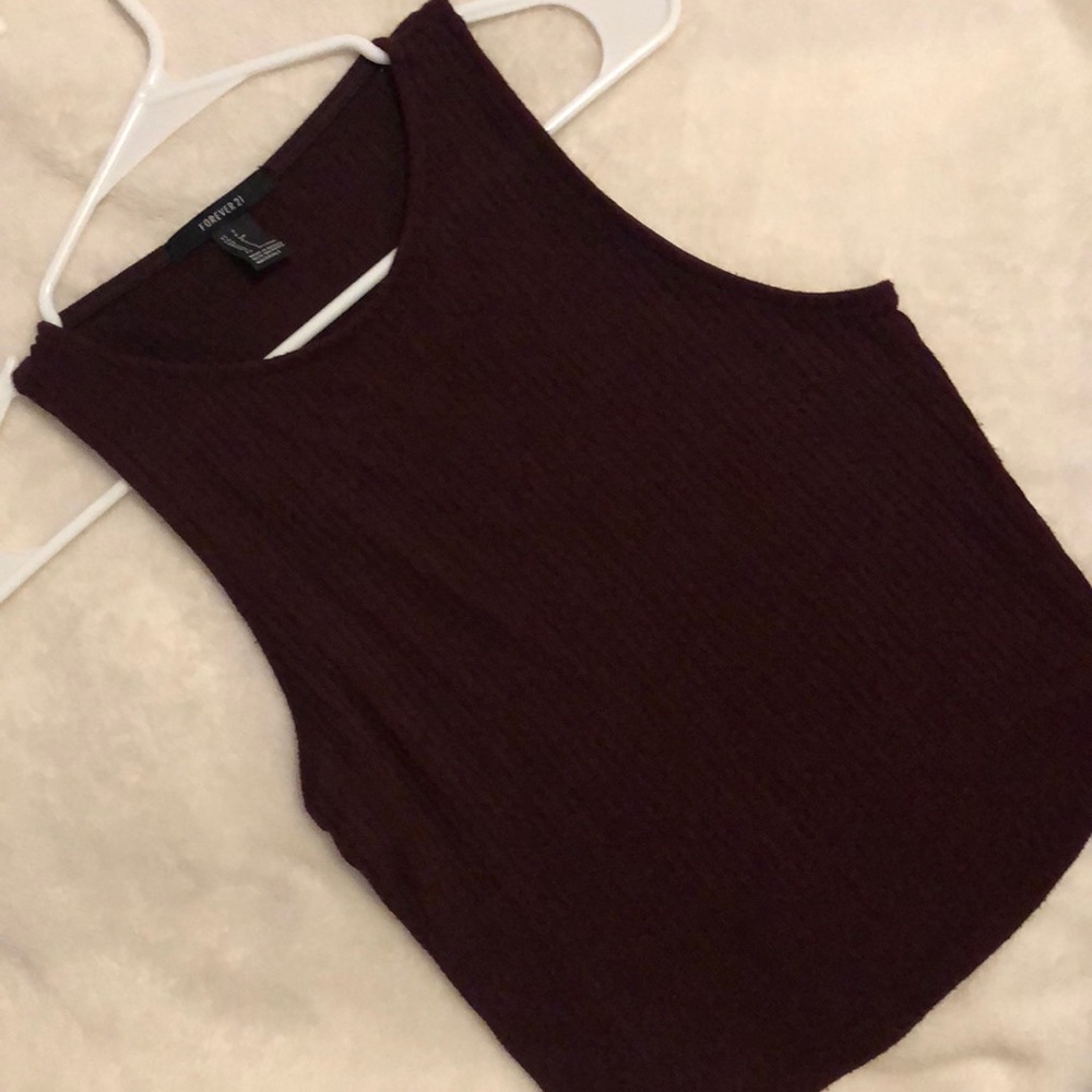 Cropped burgundy tank top